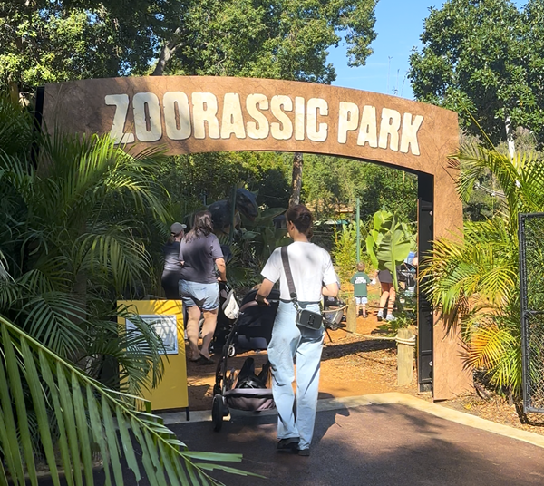 Zoorassic-Park-entrance.PNG Zoorassic-Park-entrance.PNG